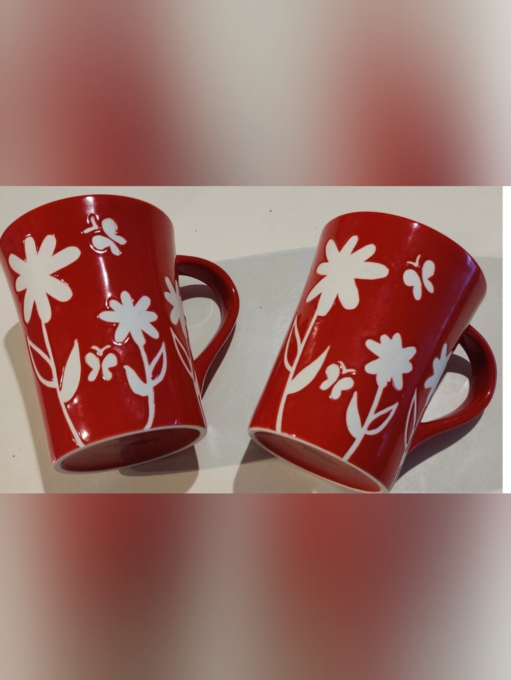 Starbucks Coffee Mug 

Red & White Floral

 2007     12 fl oz New